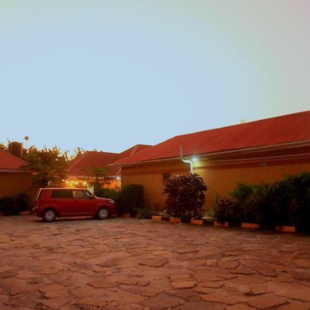 Palm Star Motel Fort Portal Exteriör bild