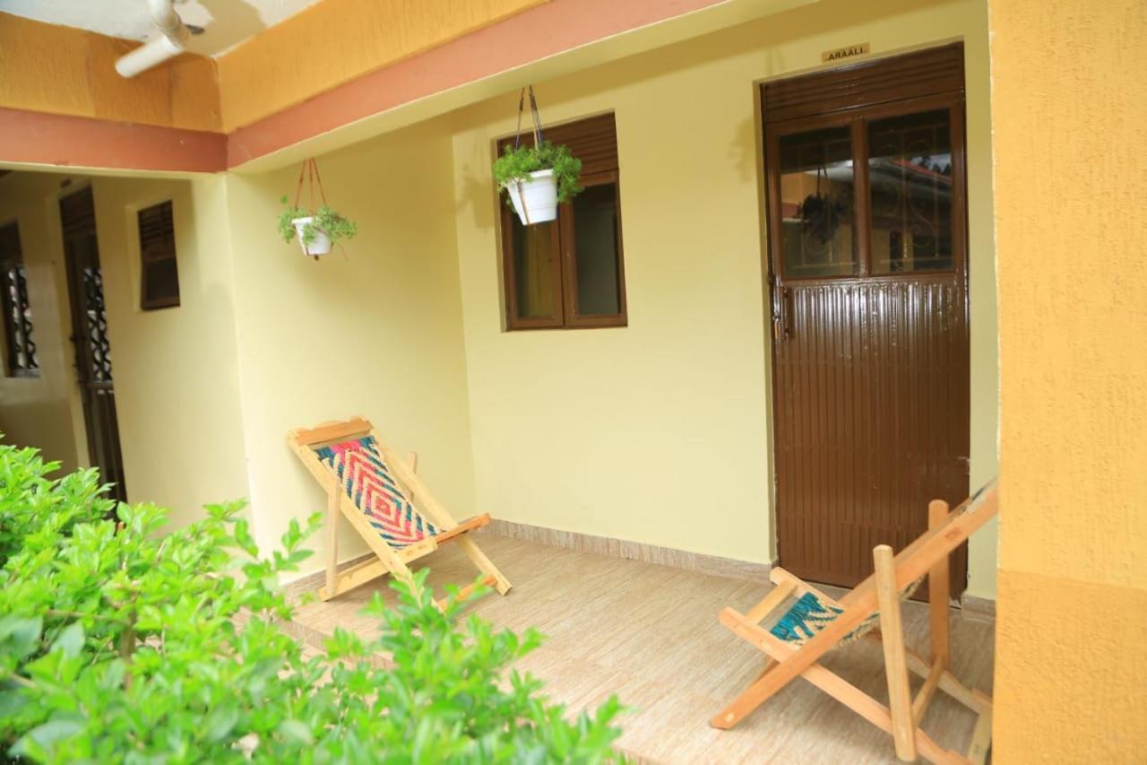 Palm Star Motel Fort Portal Exteriör bild