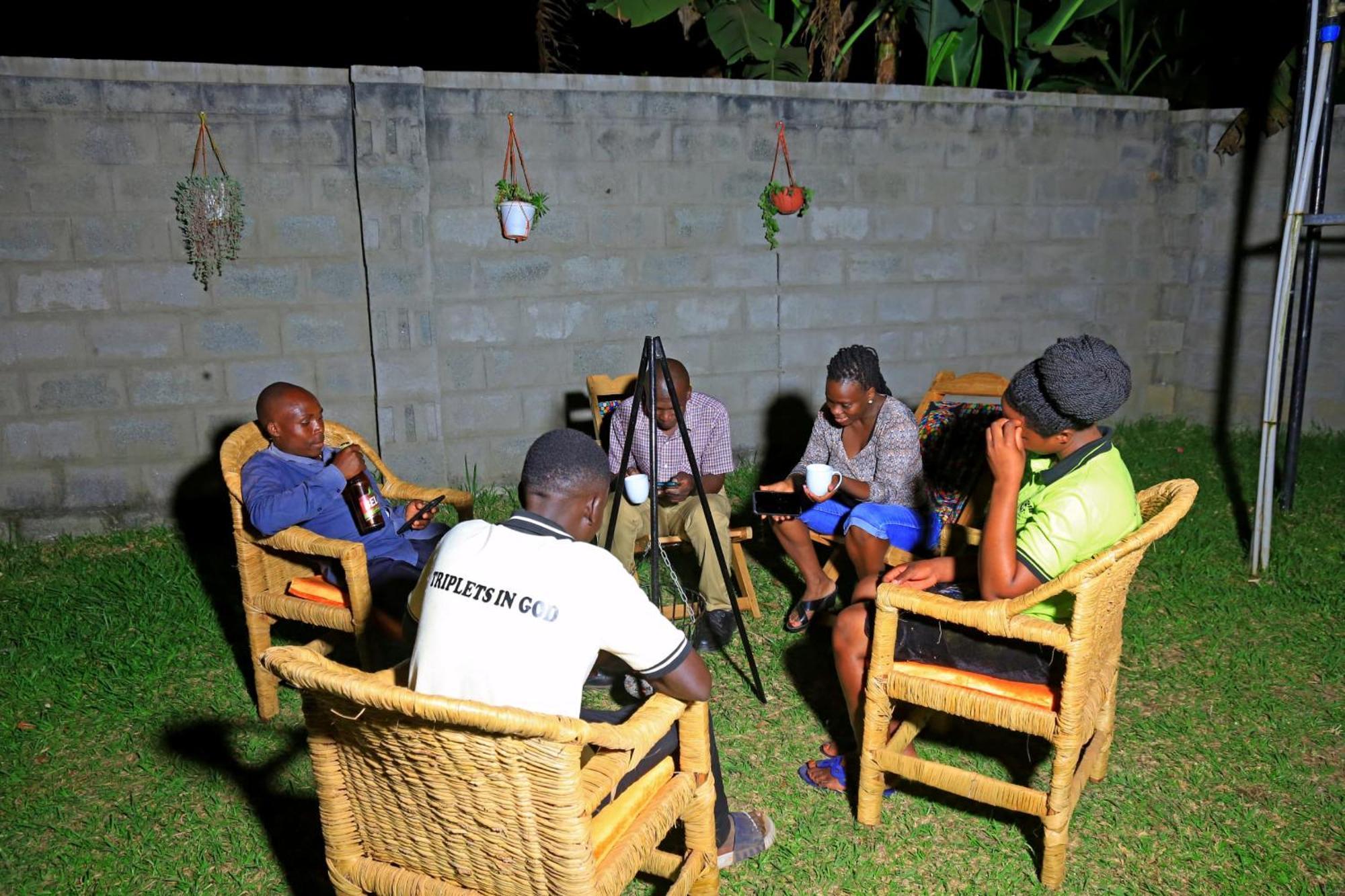 Palm Star Motel Fort Portal Exteriör bild