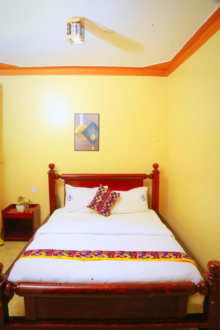 Palm Star Motel Fort Portal Exteriör bild